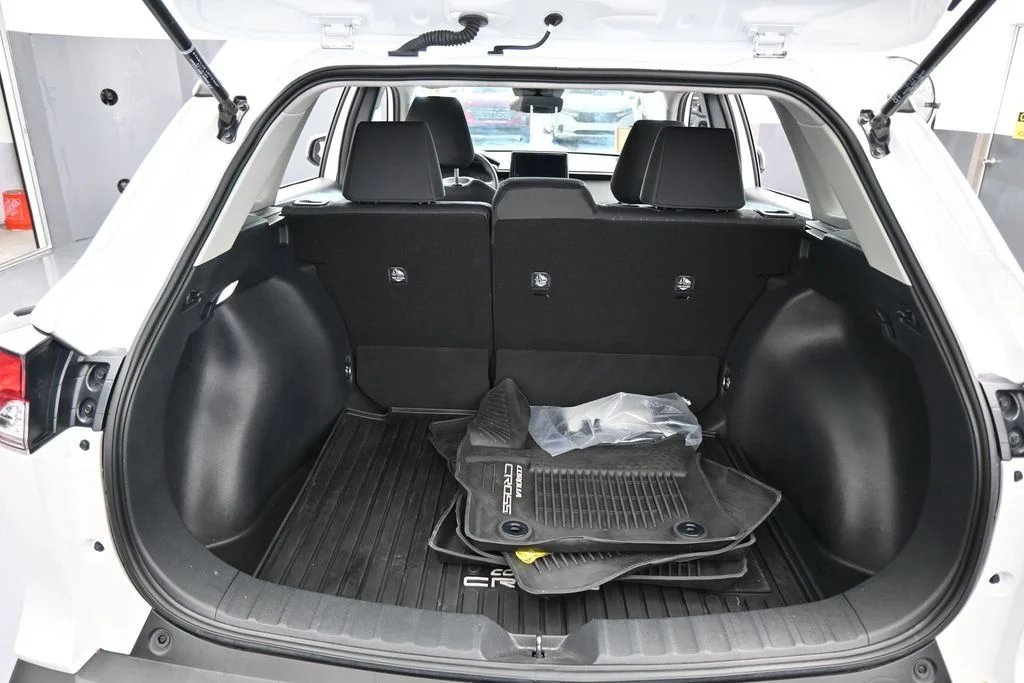Used 2024 Pearl Toyota LE image 39