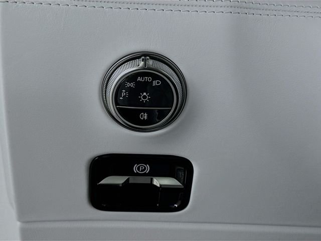 Certified Used 2026  Mercedes-Benz Maybach SL 680 image 10