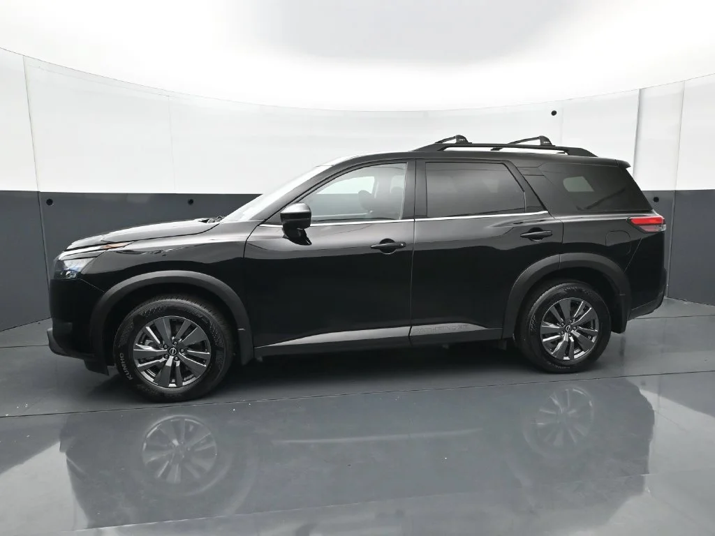 Used 2025 Super Black Nissan SV image 4