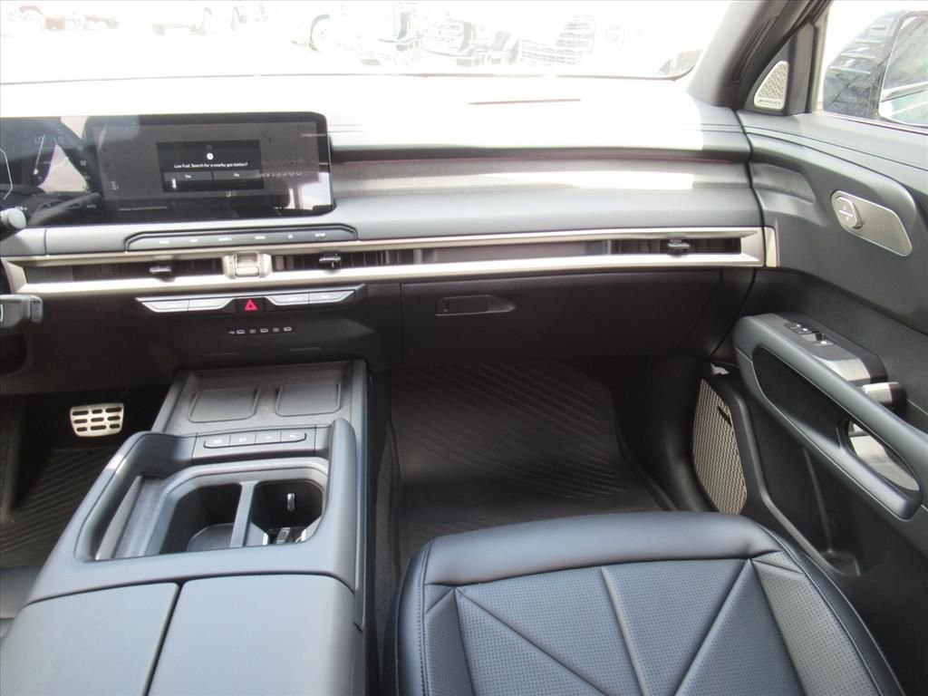 Used 2027 Black Kia SX image 14