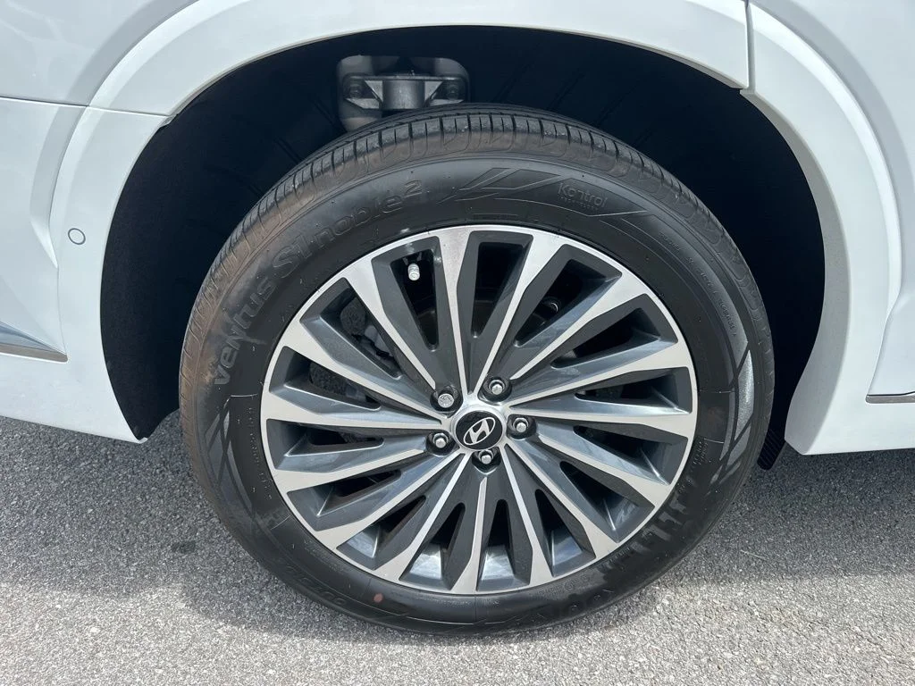 Used 2025 White Hyundai Calligraphy image 13