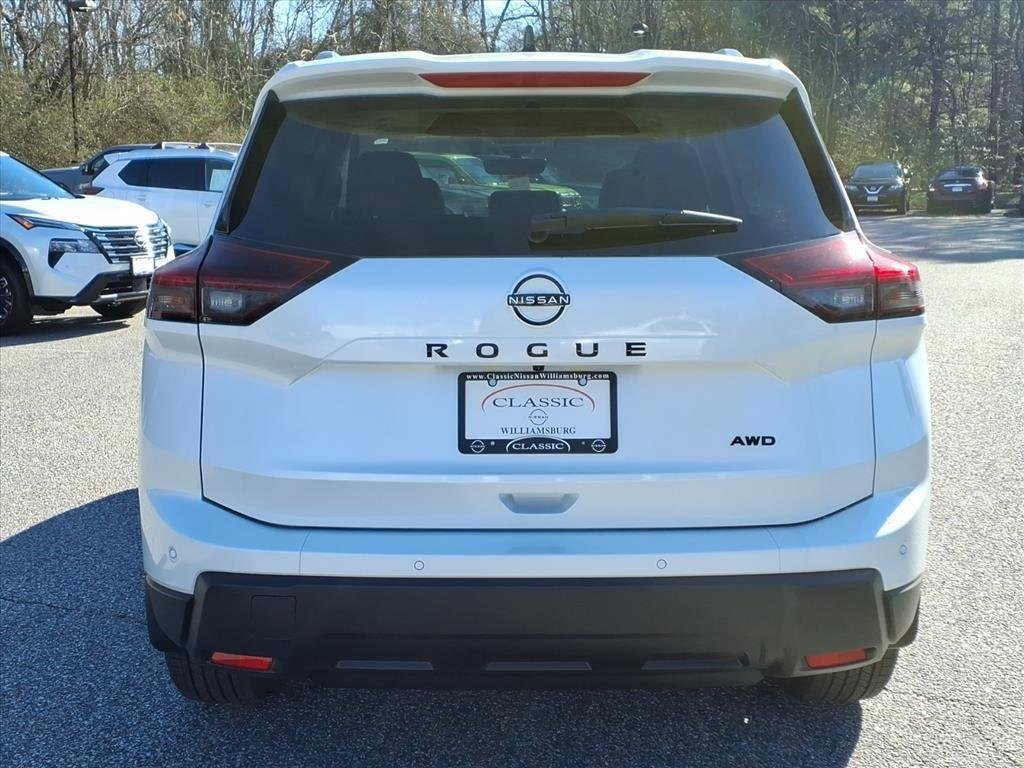 New 2026 Everest White Pearl TriCoat Nissan Dark Armor™ image 2