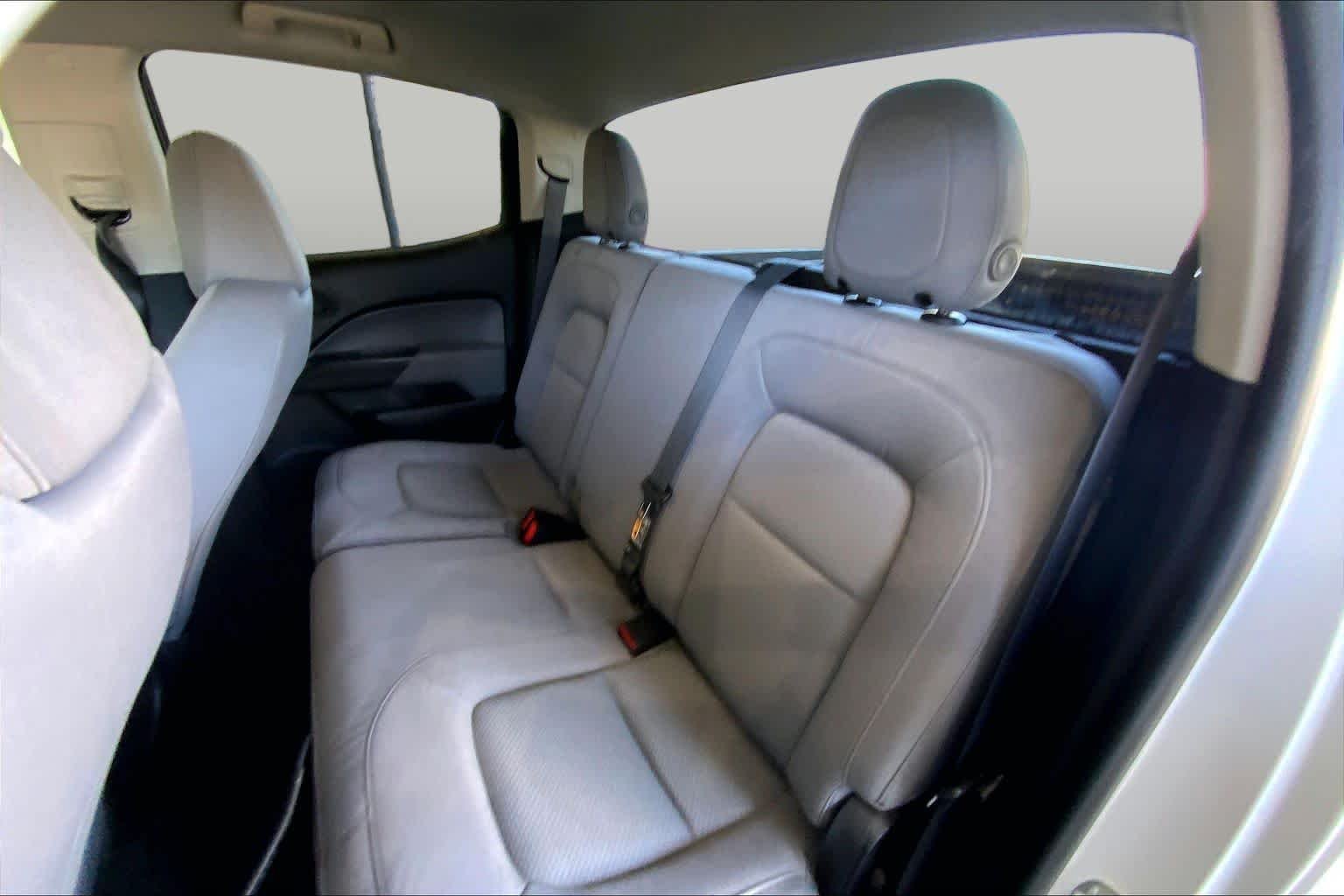Used 2016 Summit White GMC 2WD image 20