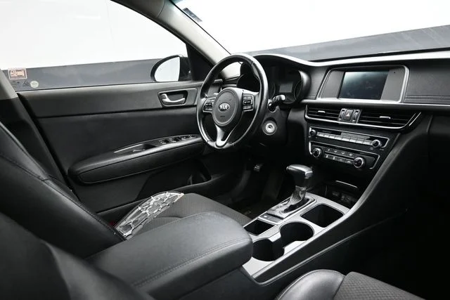Used 2018 Black Kia S image 17