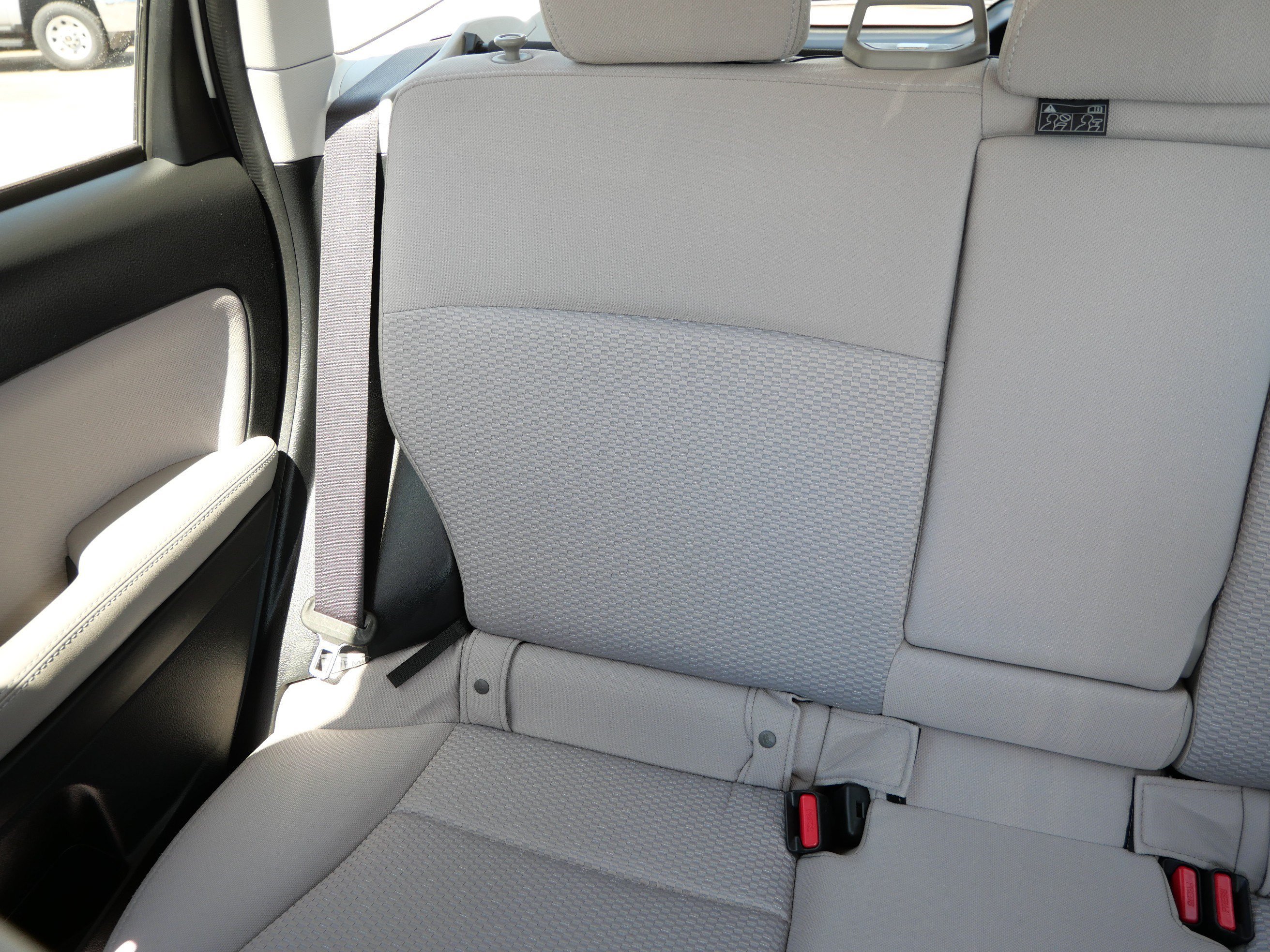 Used 2016 Crystal White Pearl Subaru 2.5i Premium image 12