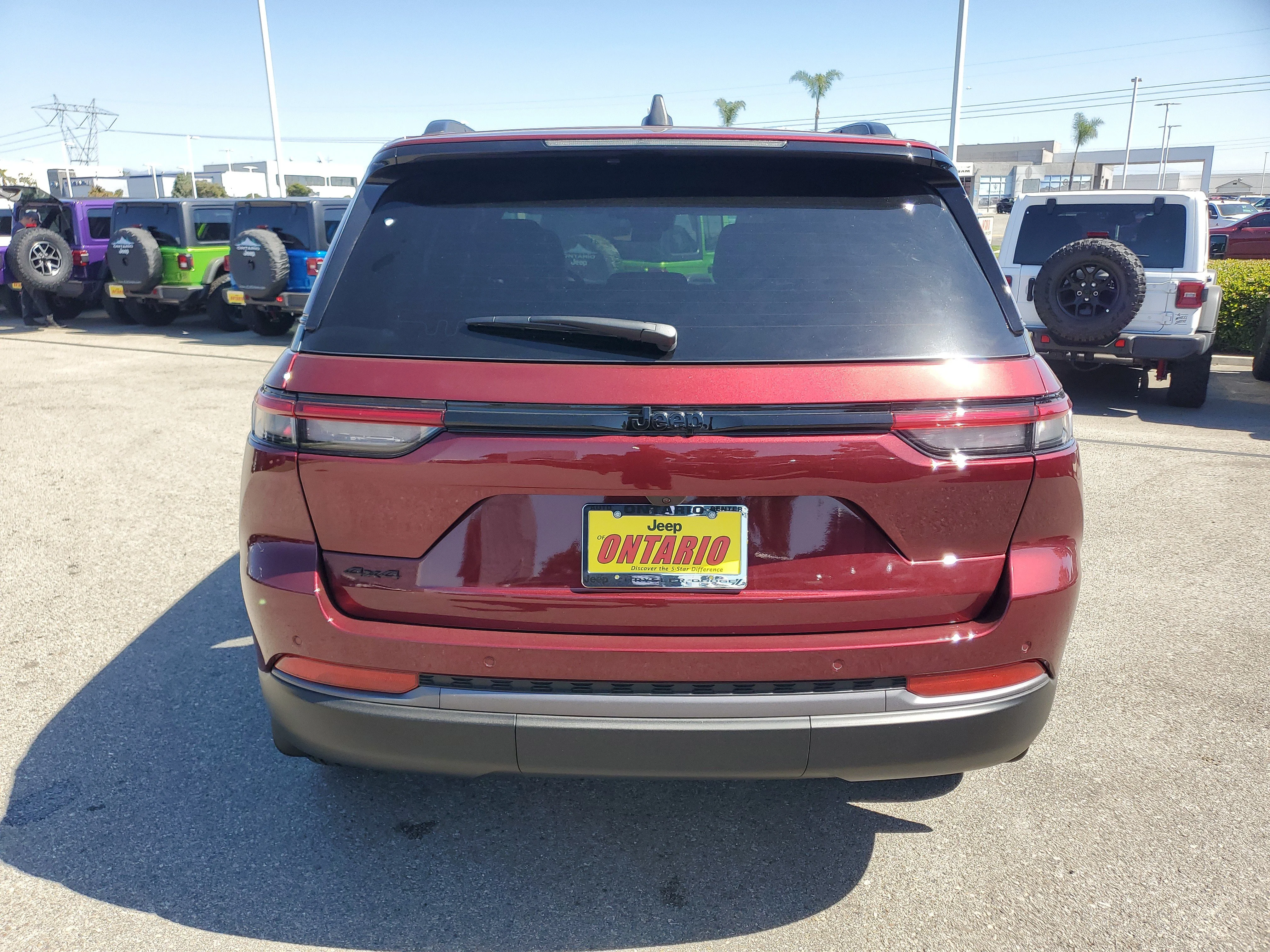 New 2026 Velvet Red Pearl-Coat Exterior Paint Jeep Altitude image 4