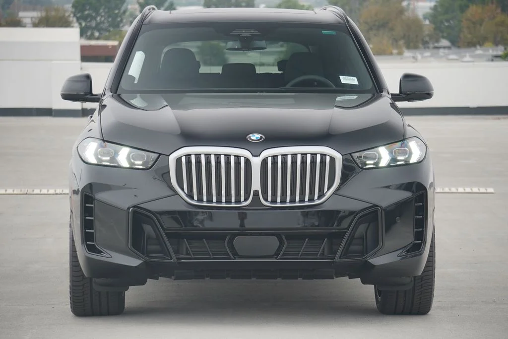 Used 2026 Black BMW sDrive40i image 2