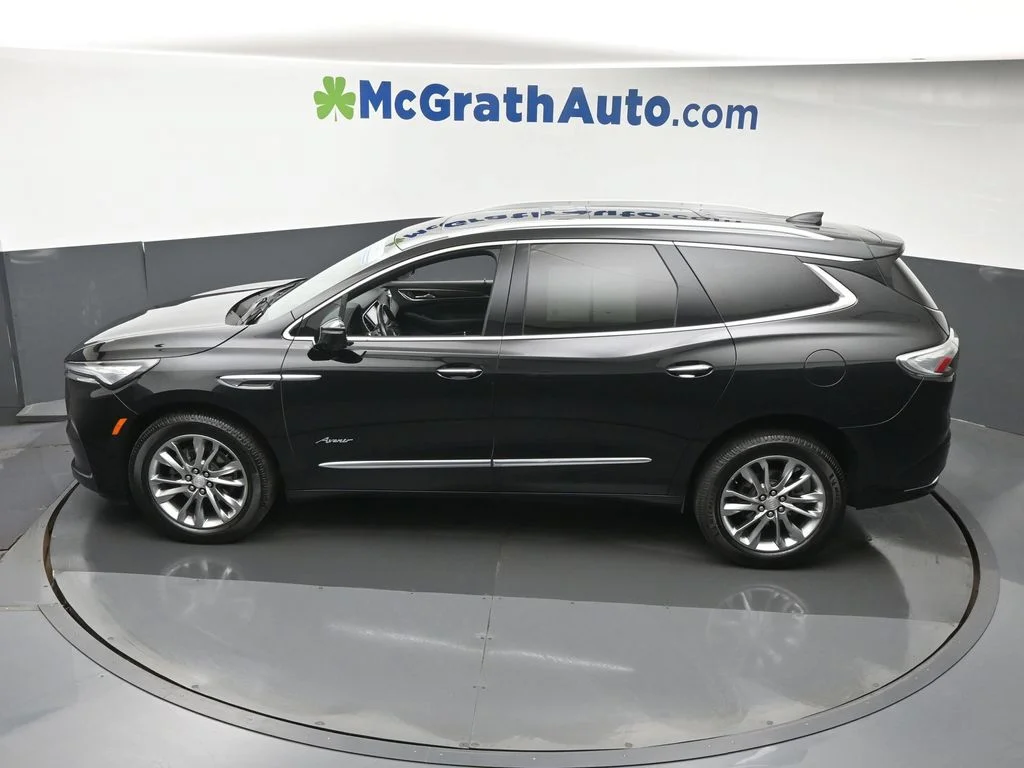 Used 2022 Black Buick Avenir image 25
