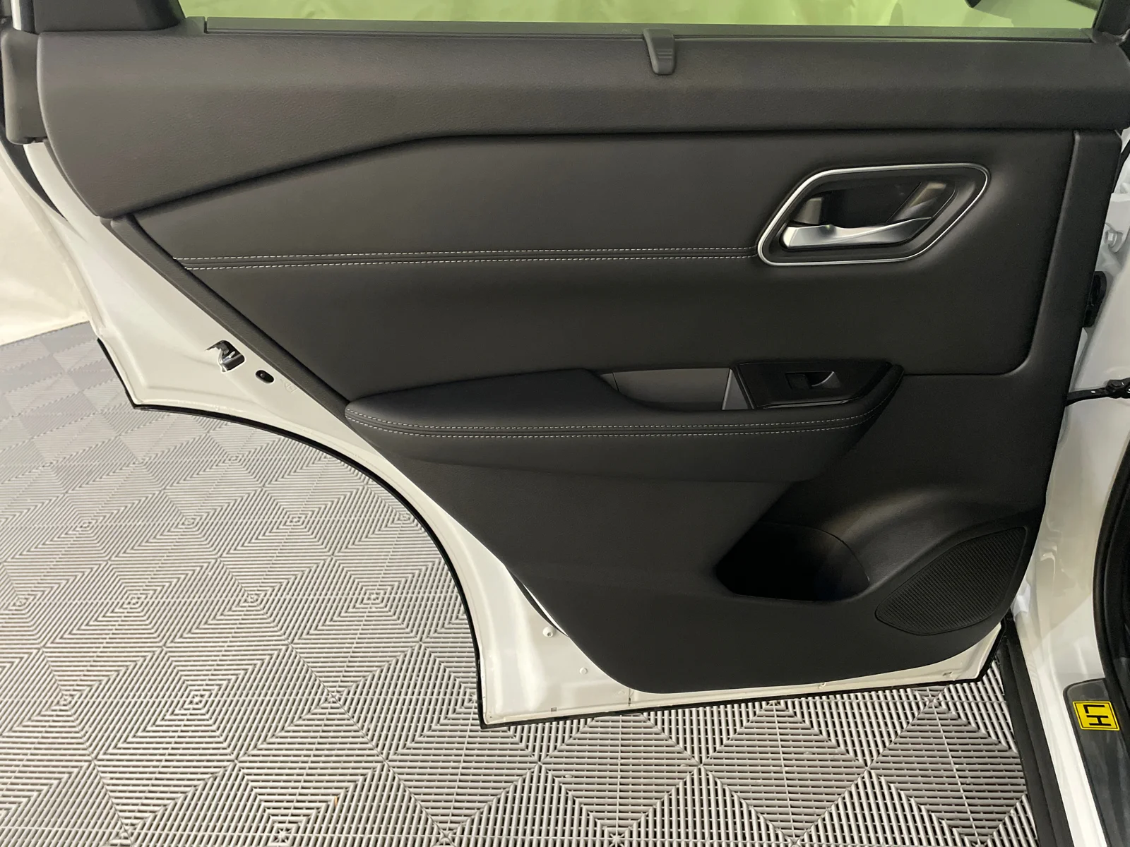 New 2026 Everest White Pearl/Super Black Nissan Platinum image 31
