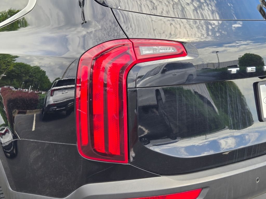 Used 2022 Black Kia S image 8