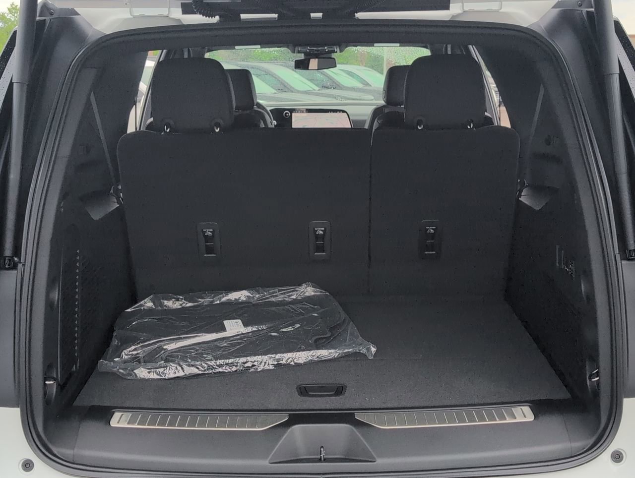 2026 Chevrolet Suburban RST - Photo 25