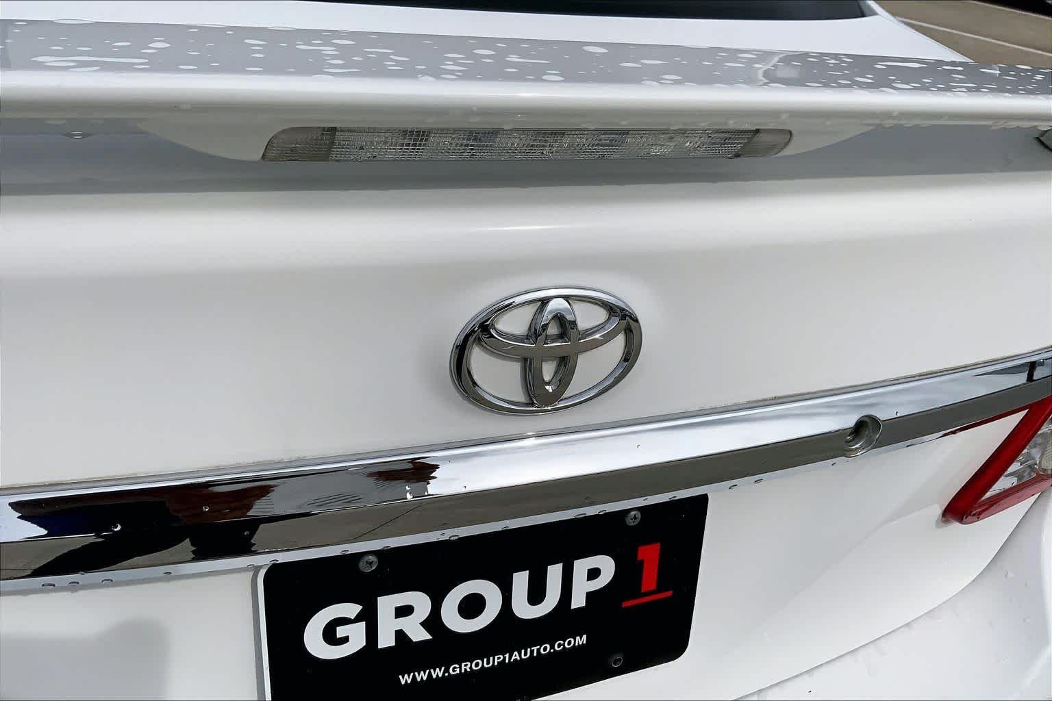 Used 2011 Super White Toyota S image 28