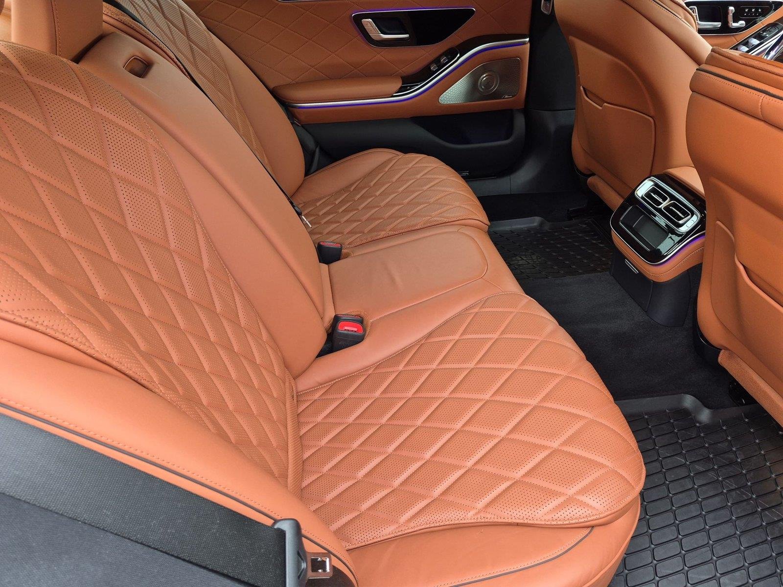 Used 2025 Obsidian Black Metallic Mercedes-Benz S 580e image 35