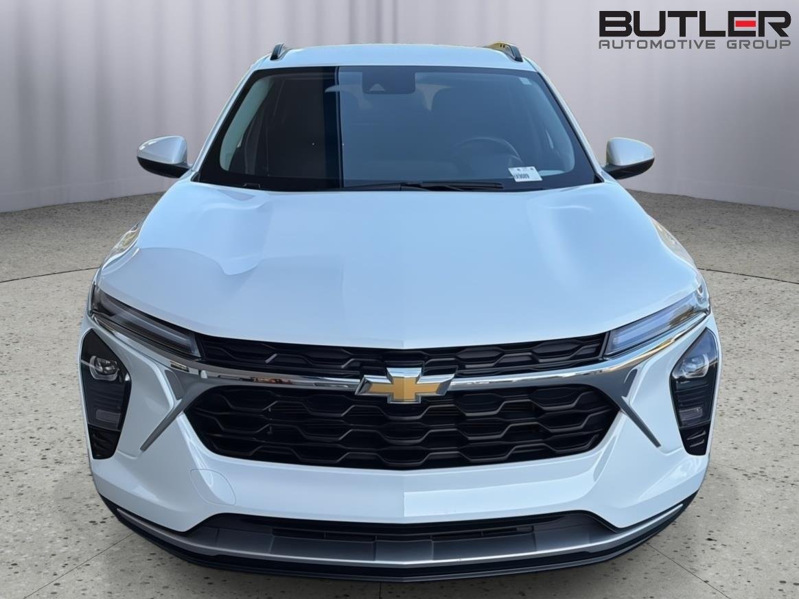 Used 2025 Summit White Chevrolet LT image 9
