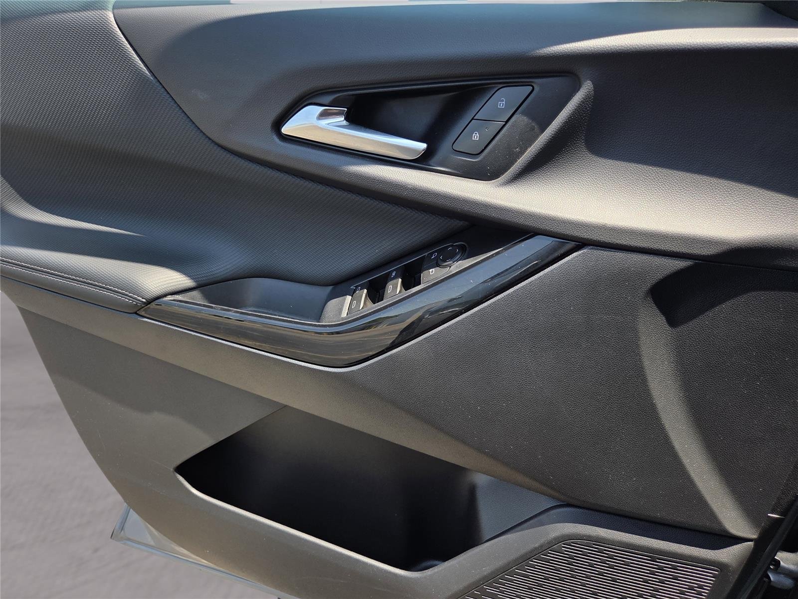 Used 2026 Sterling Gray Metallic Chevrolet FWD LT image 18