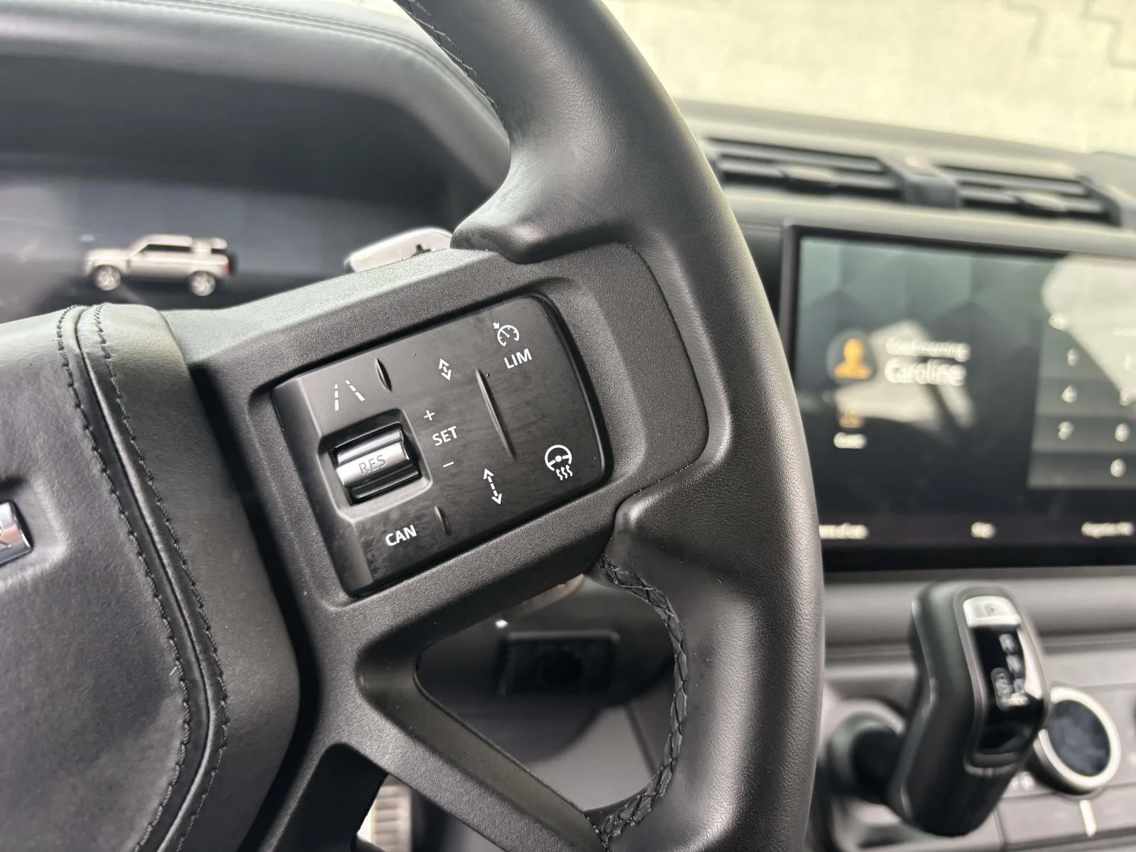 Used 2025 Gray Land Rover V8 image 29