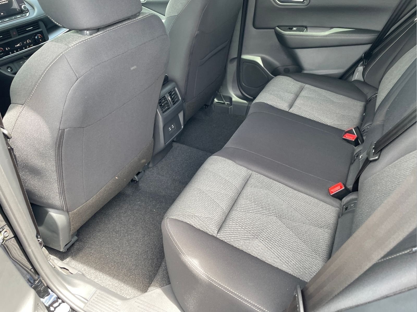 2026 Nissan Rogue SV - Photo 18