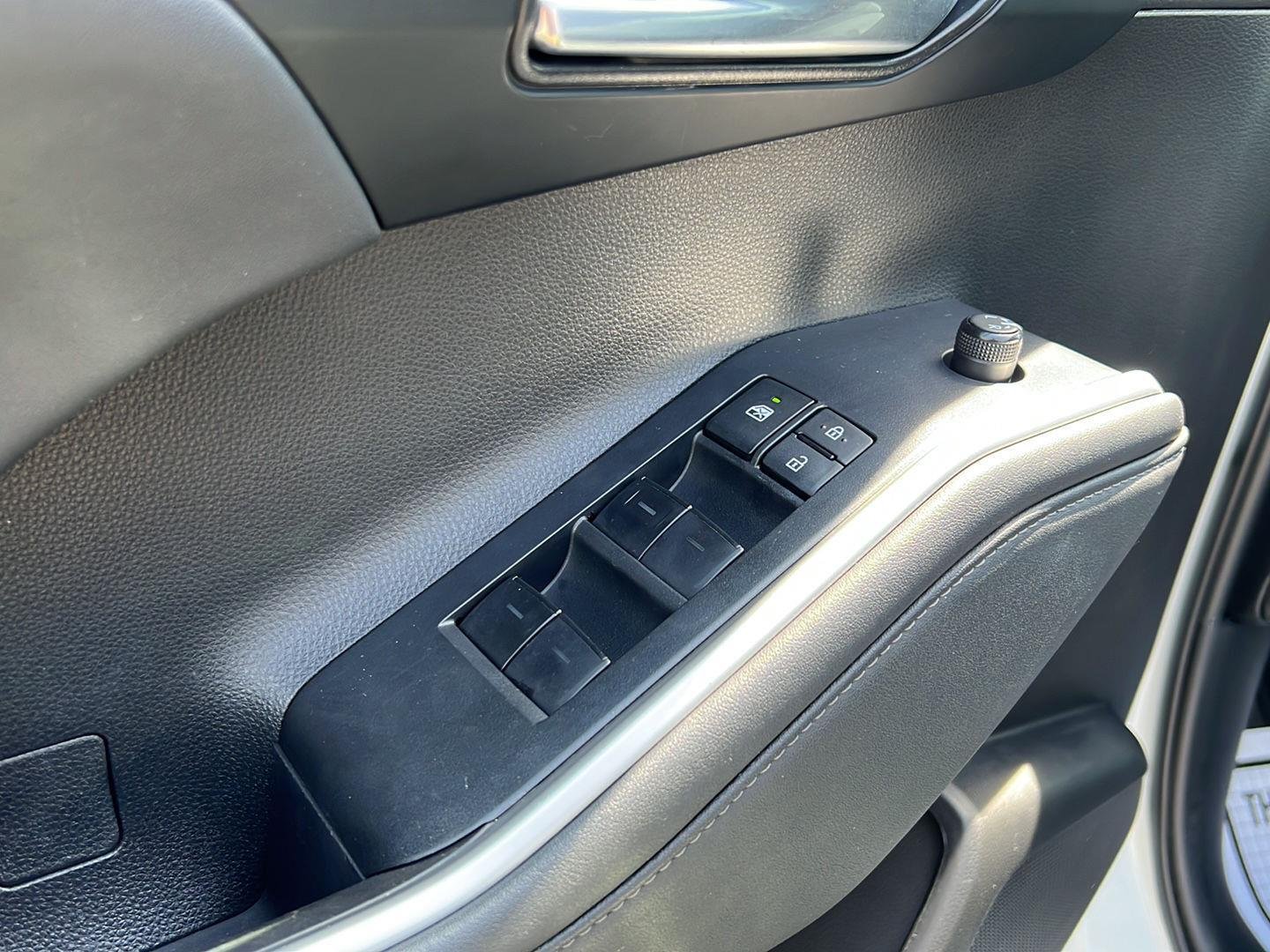 Used 2022 Wind Chill Pearl Toyota XLE image 6