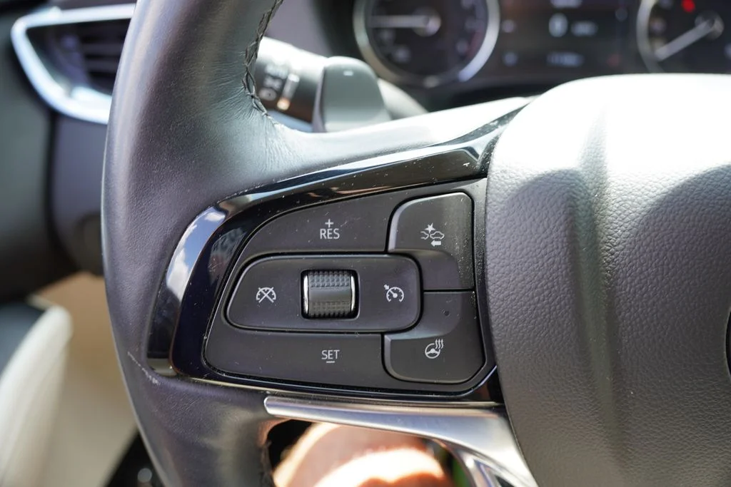 Used 2024 White Frost Tricoat Buick Essence image 35