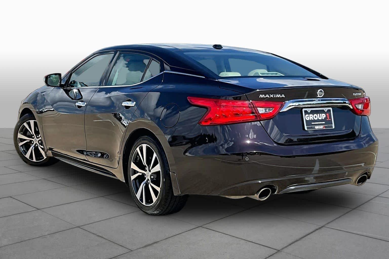 Used 2017 Bordeaux Black Nissan Platinum image 12