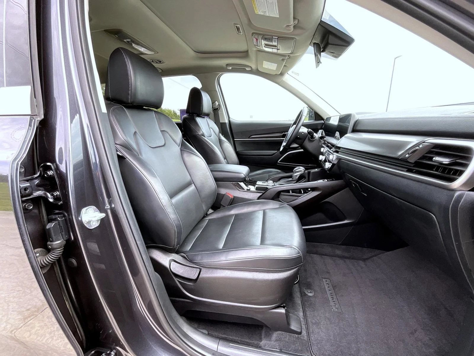 2025 Kia Telluride S - Photo 16