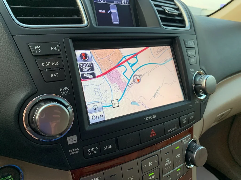 Used 2012 White Toyota Limited image 21