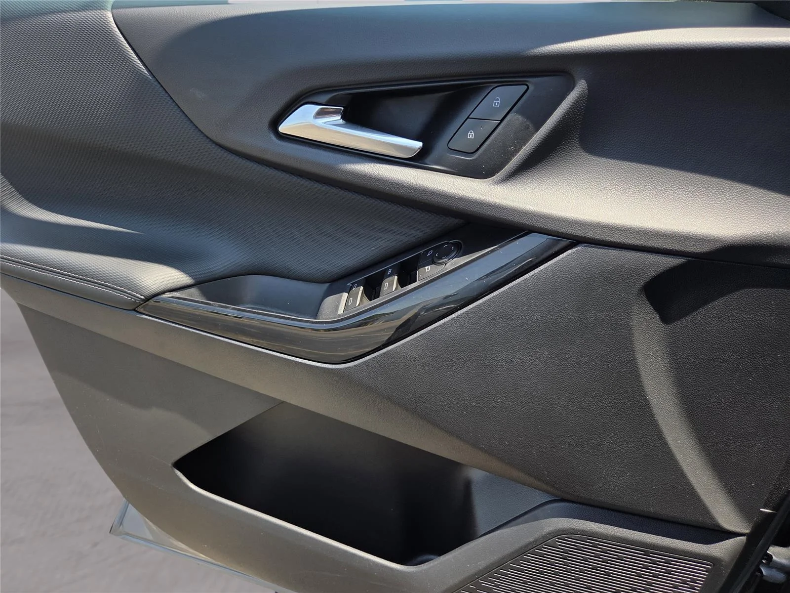Used 2026 Sterling Gray Metallic Chevrolet FWD LT image 18