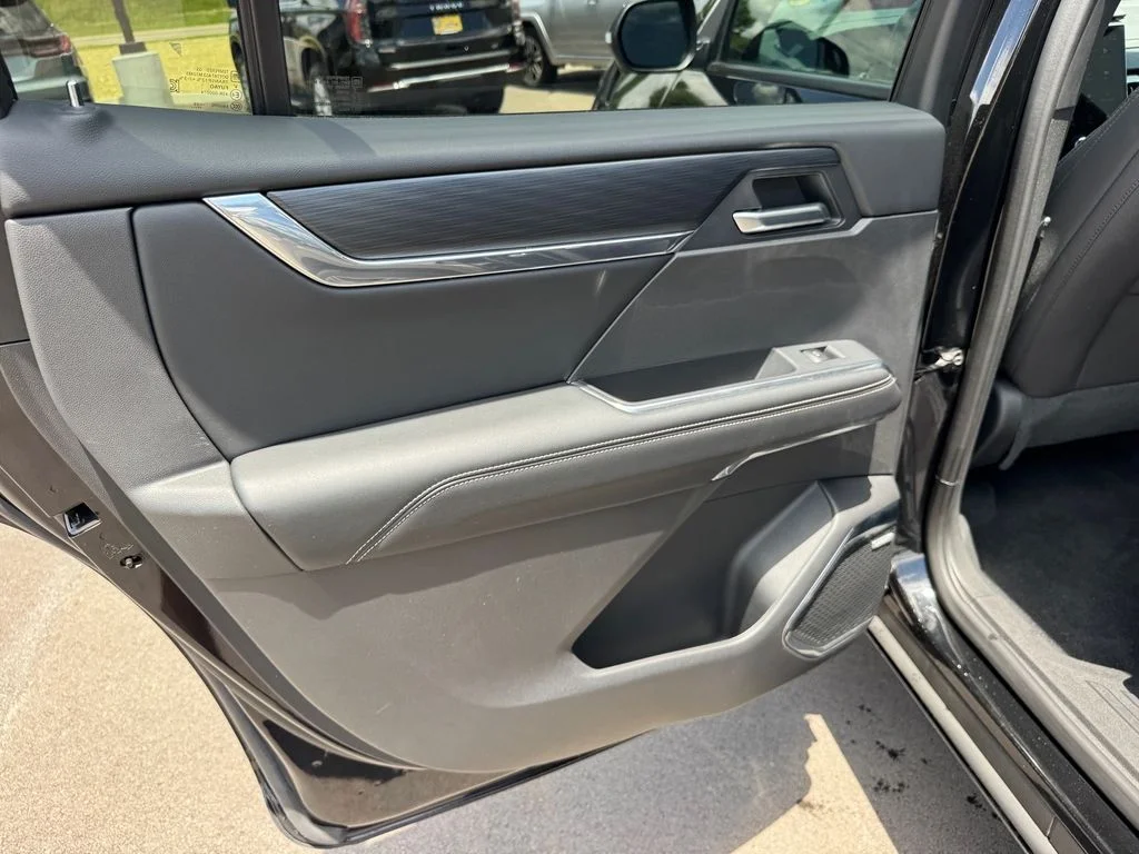 Used 2025 Black GMC Elevation image 17