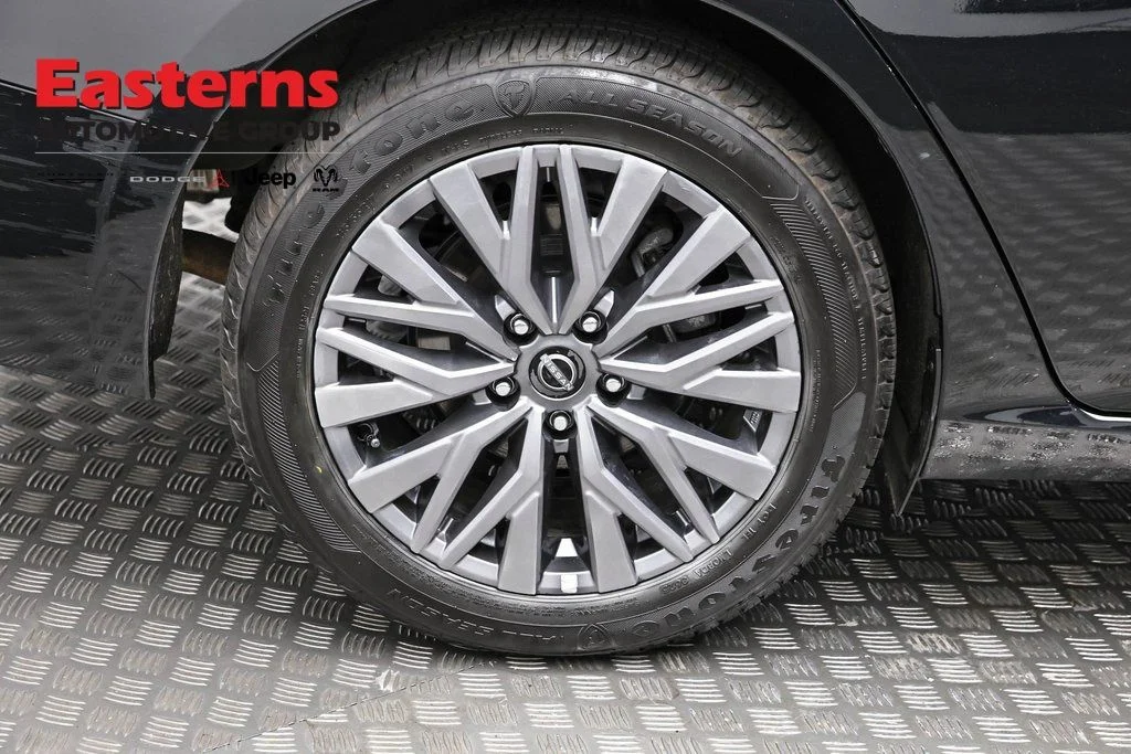 Used 2025 Black Nissan 2.5 SV image 29