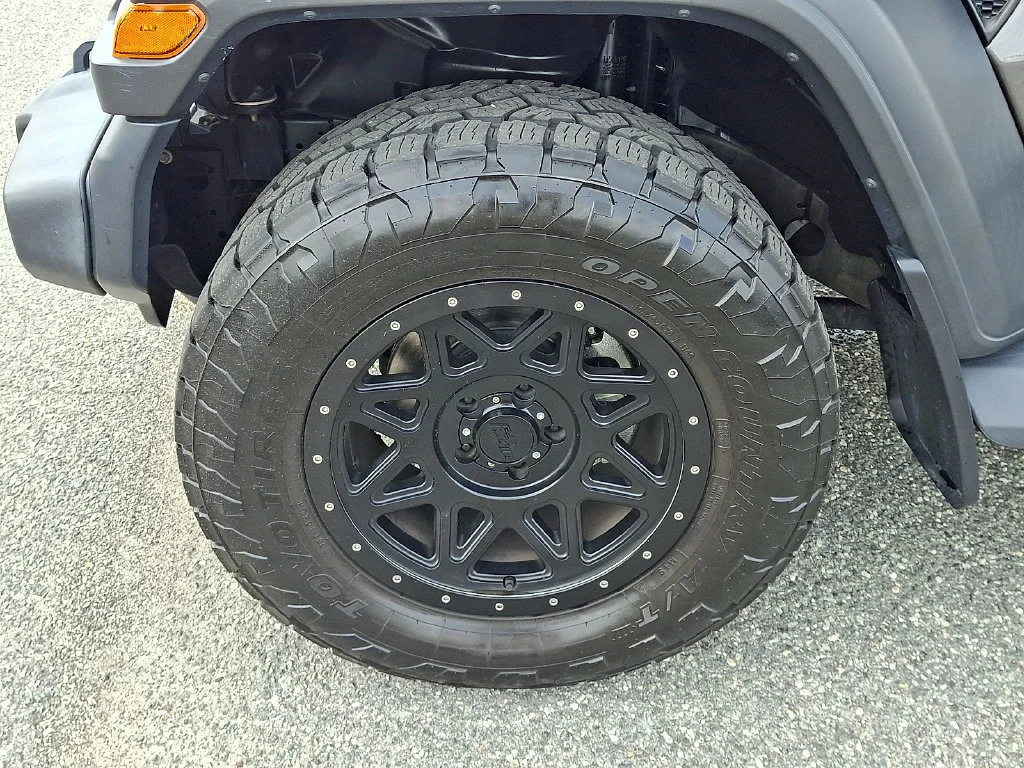 Used 2020 Granite Crystal Metallic Clearcoat Jeep Sport S image 29