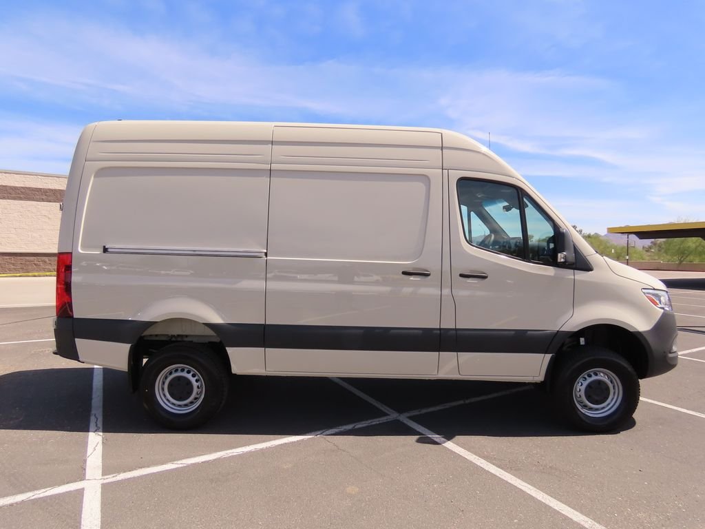 New 2026  Mercedes-Benz Cargo 144 WB image 4