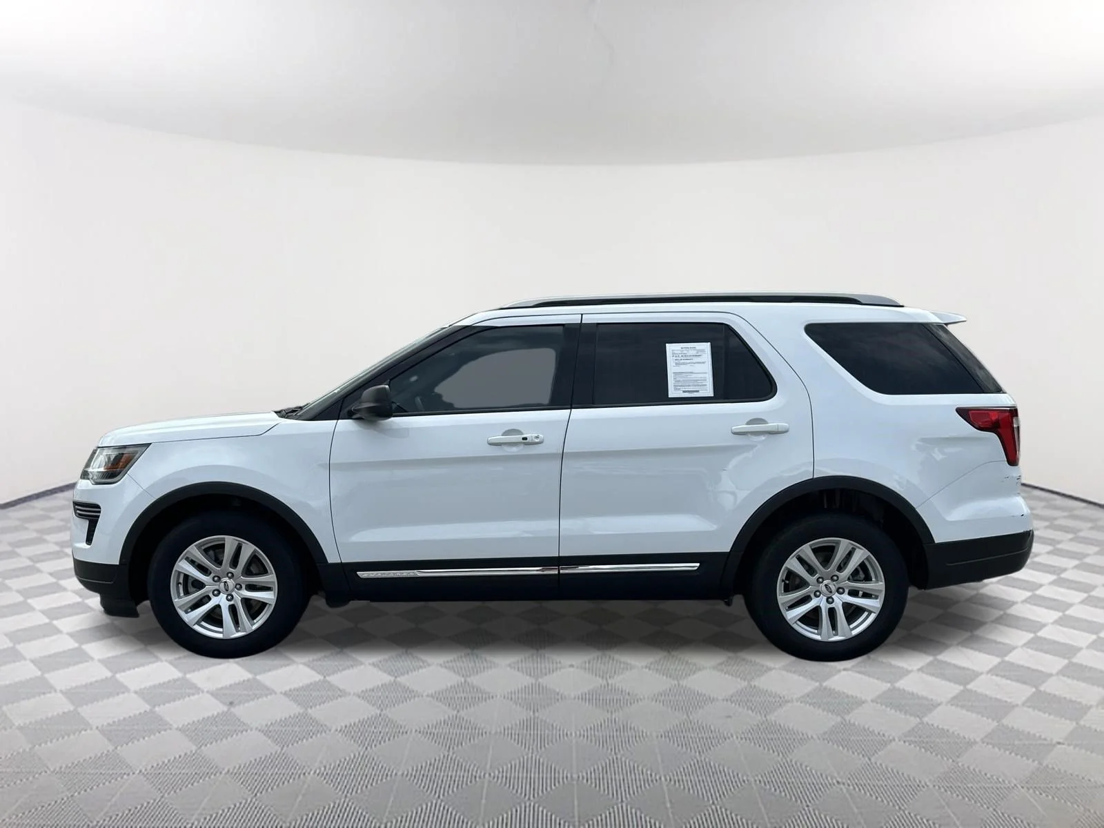 Used 2019 Oxford White Ford XLT image 8