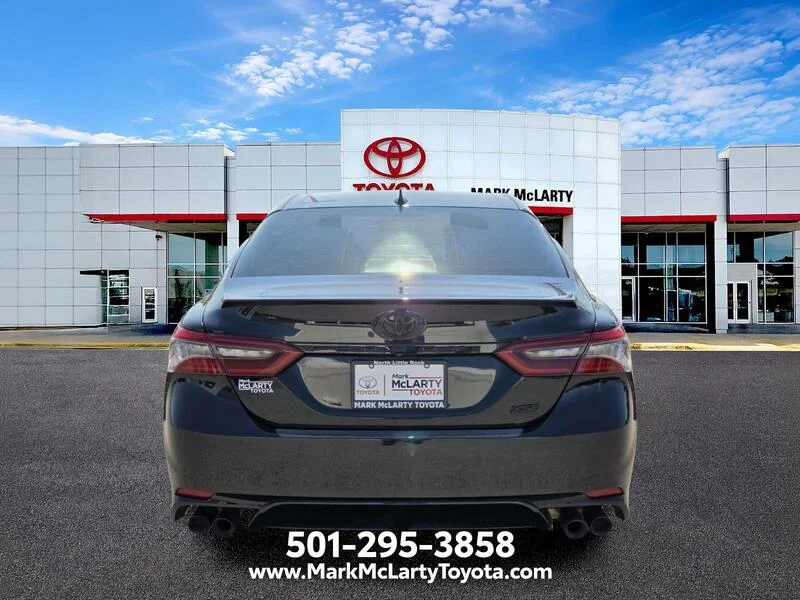 Used 2022 BLACK TOYOTA XSE AUTO image 4