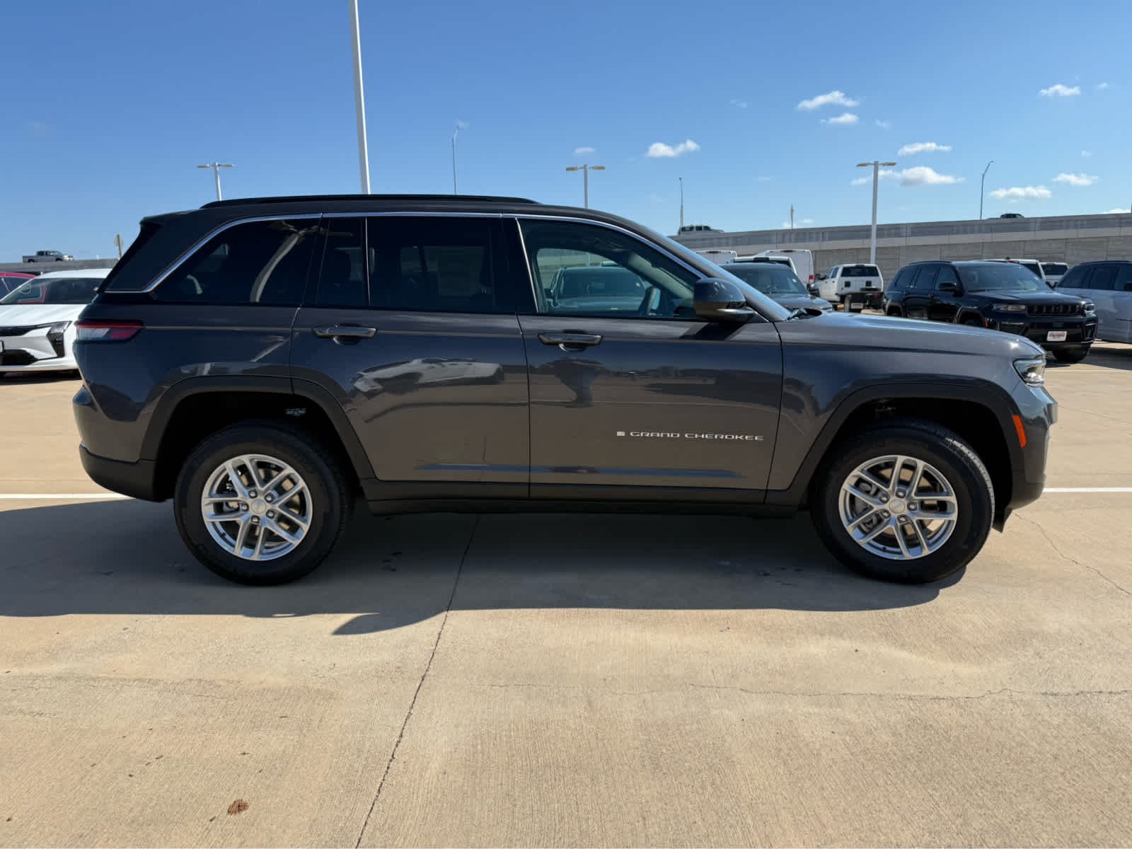 New 2026 Baltic Gray Metallic Clear-Coat Exterior Paint Jeep Laredo X image 5