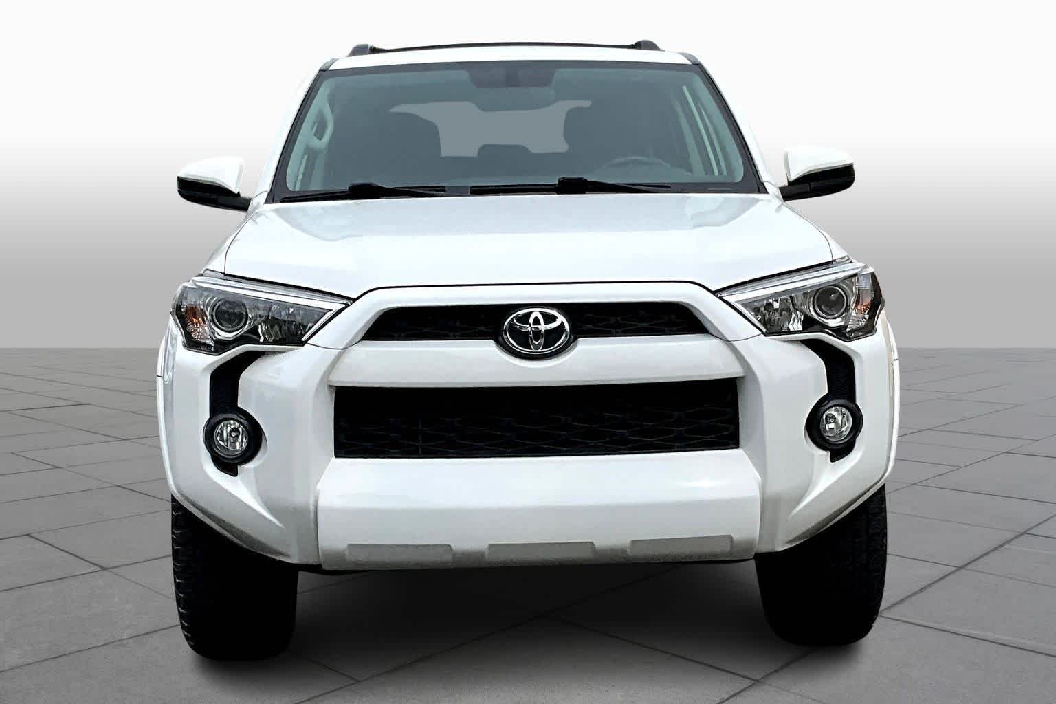 Used 2019 Super White Toyota SR5 image 4