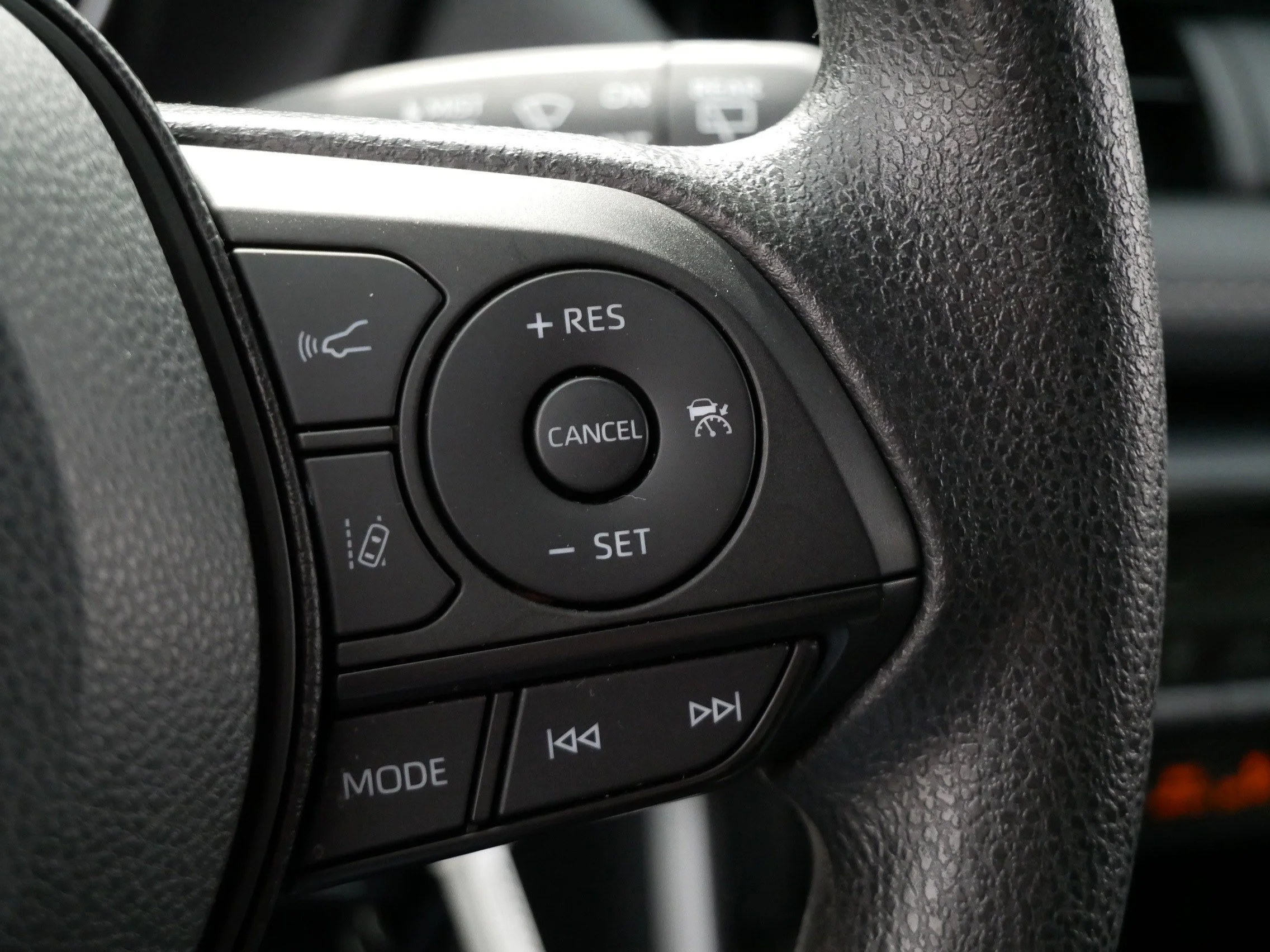 2025 Toyota RAV4 LE - Photo 26