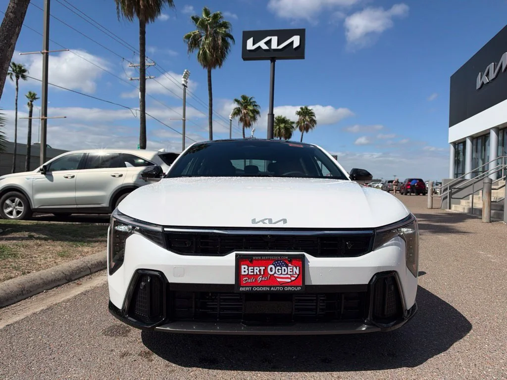 New 2027 White Kia GT-Line image 2