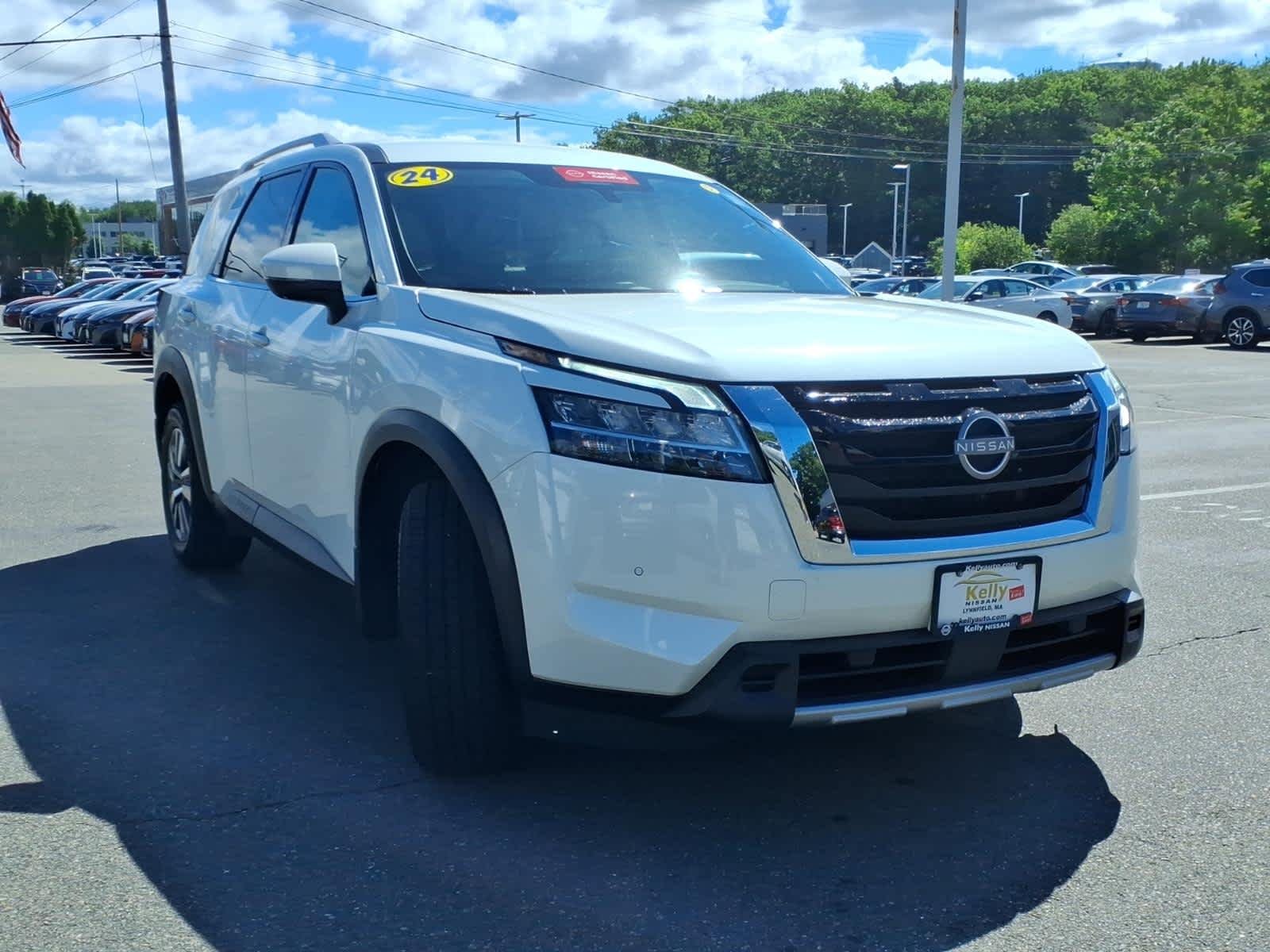 Certified Used 2024 Pearl White Tricoat Nissan SL image 3