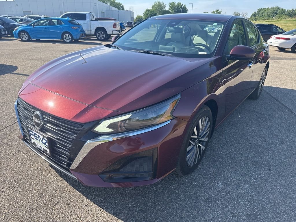 Used 2023 Nissan Altima SV with VIN 1N4BL4DW3PN402569 for sale in Rochester, Minnesota