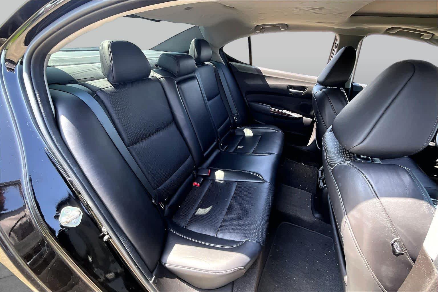 Used 2015 Crystal Black Pearl Acura V6 Tech image 17
