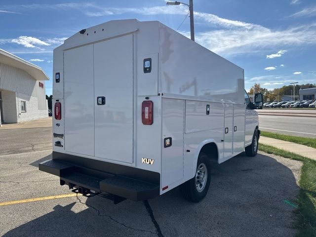 New 2025 Summit White Chevrolet 1WT image 4