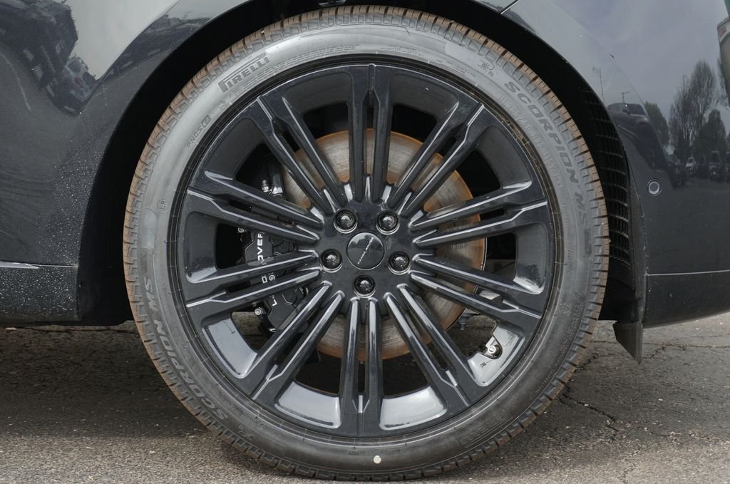 New 2026 Santorini Black Land Rover SE image 8