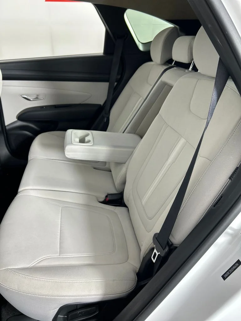 Used 2025 White Hyundai SEL image 17