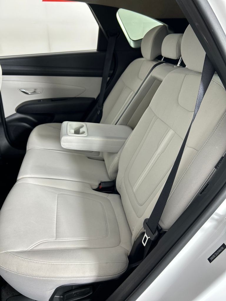 Used 2025 White Hyundai SEL image 17
