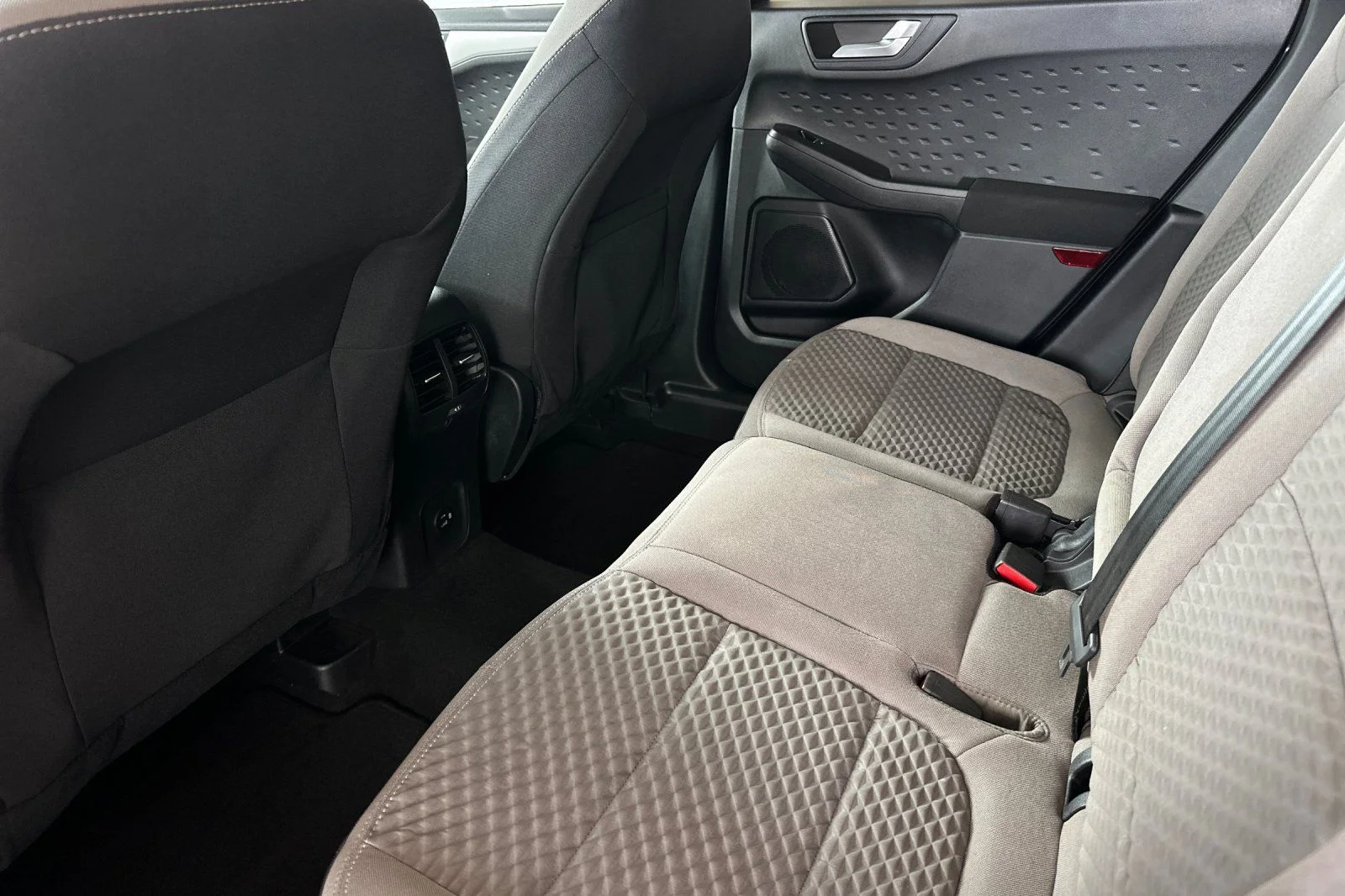 Certified Used 2020 Magnetic Metallic Ford SE image 11
