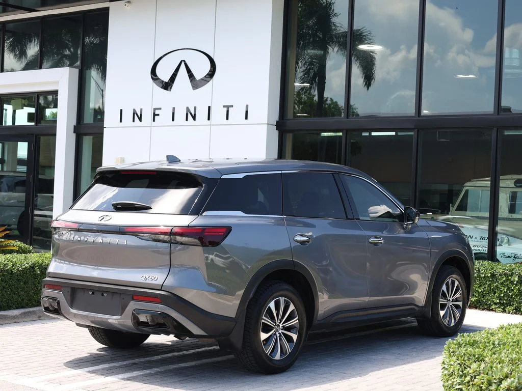 Certified Used 2023 Gray INFINITI PURE image 4