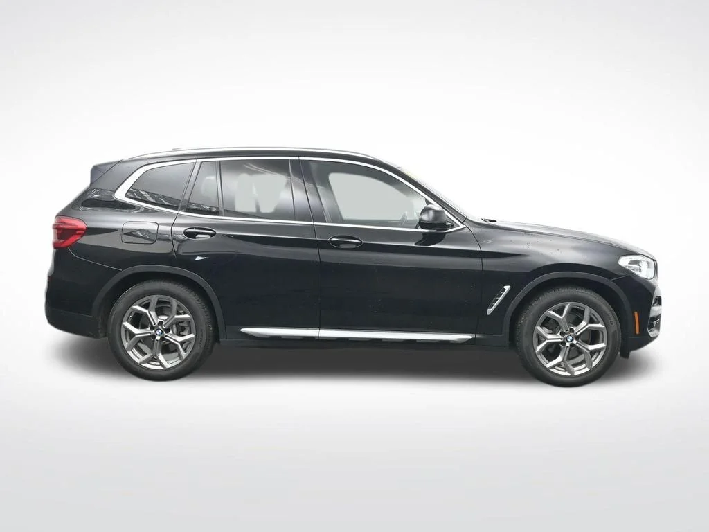 Used 2021 Black BMW xDrive30i image 4
