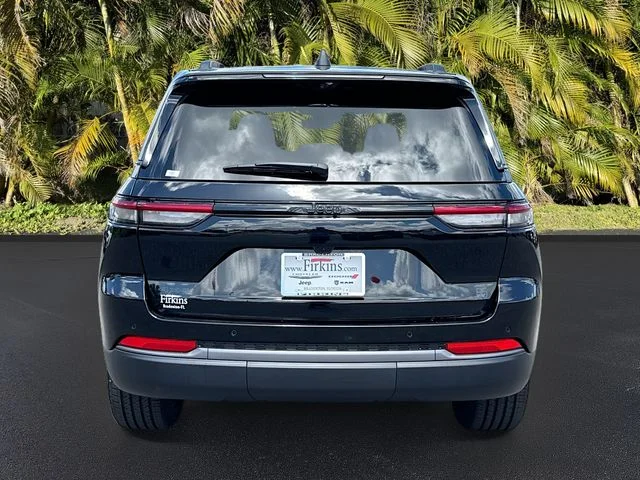 New 2026 Diamond Black Crystal Pearl-Coat Exterior Paint Jeep  image 5