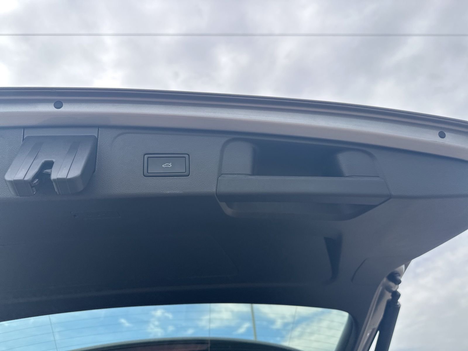 New 2026 Silver Volkswagen 2.0T SE w/Technology image 34