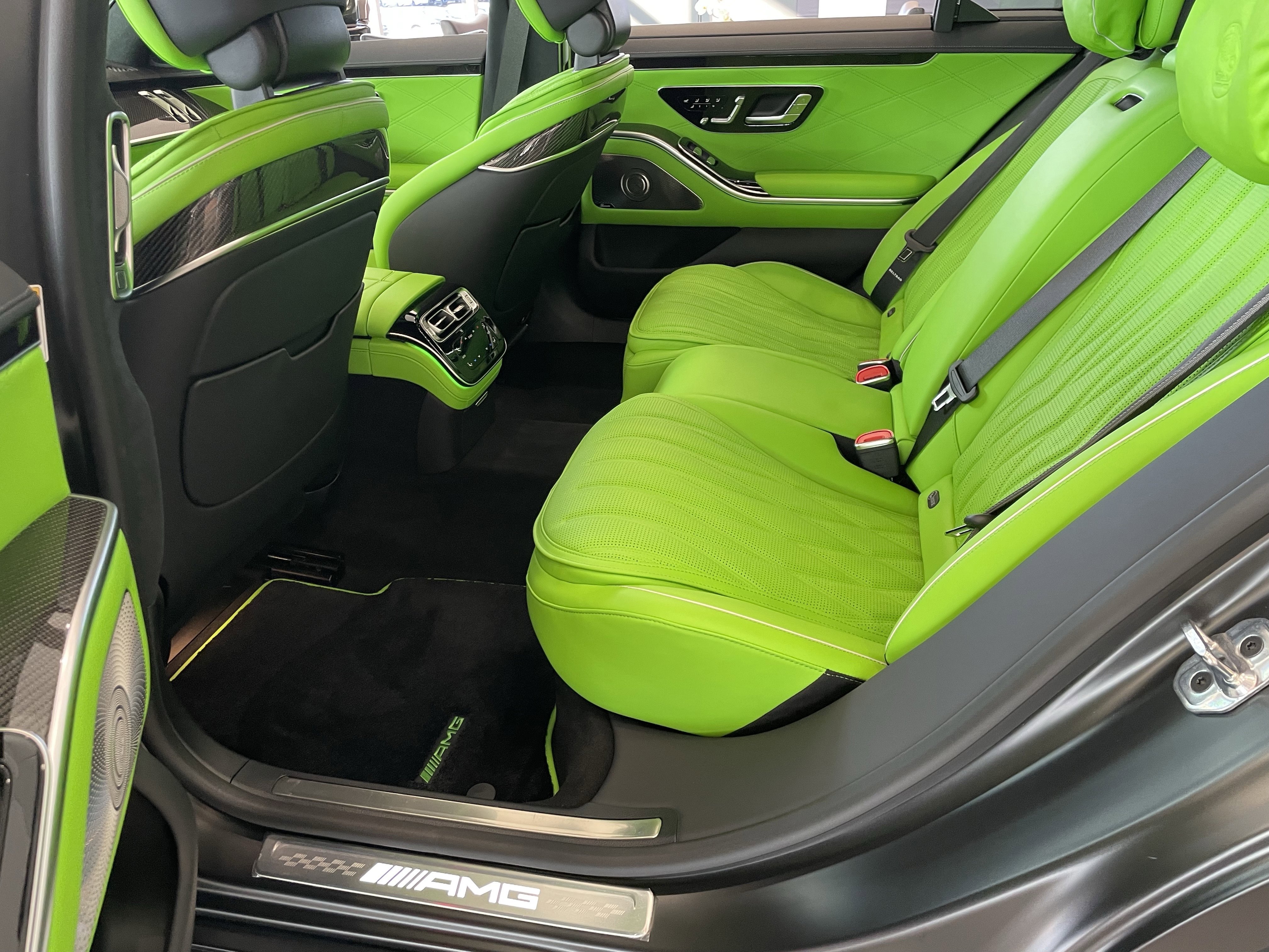 New 2026 MANUFAKTUR Graphite Grey Magno Mercedes-Benz AMG® S 63 E 4MATIC® Sedan image 34